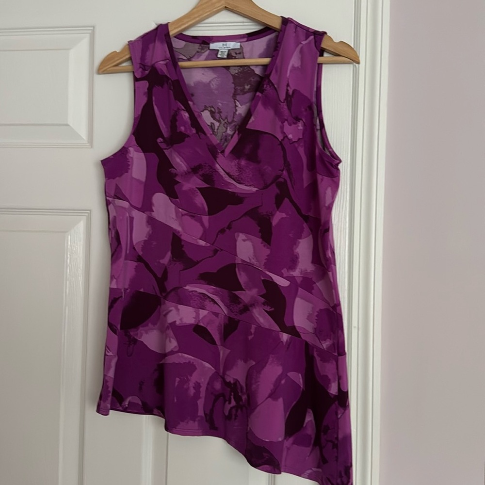 Sport / yoga top size is xs, but fits size S-M